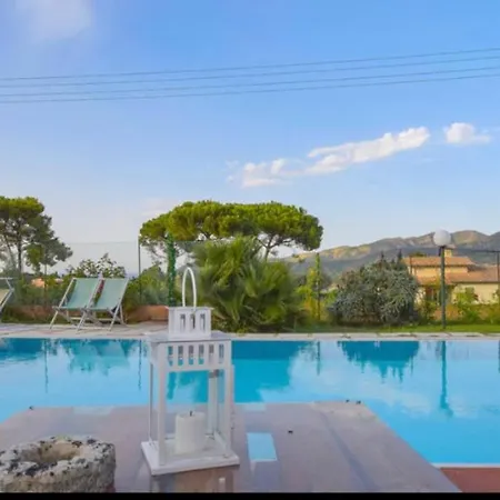 Villalara Piscina, Vista Mare Con Agevolazione Traghetti Apartmán *