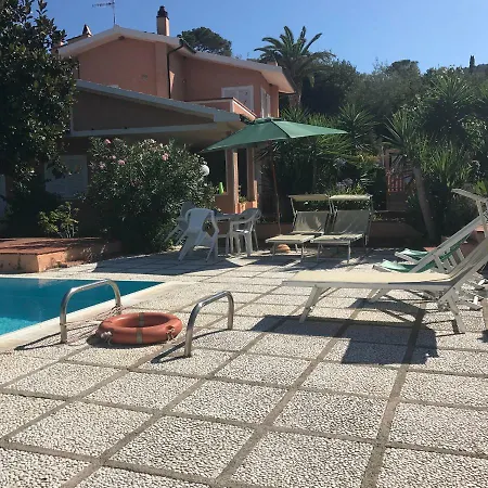 Villalara Piscina, Vista Mare Con Agevolazione Traghetti Apartman