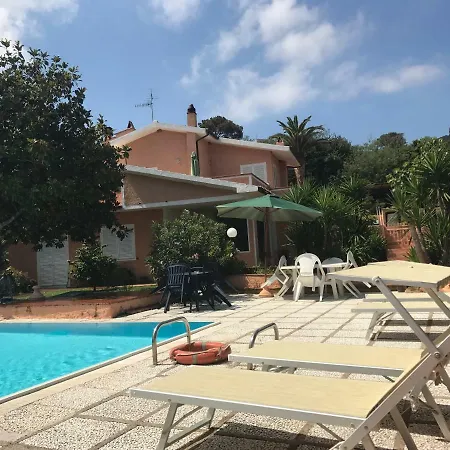 Villalara Piscina, Vista Mare Con Agevolazione Traghetti Apartman *